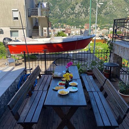 Themis Apart Hotel Котор Екстериор снимка