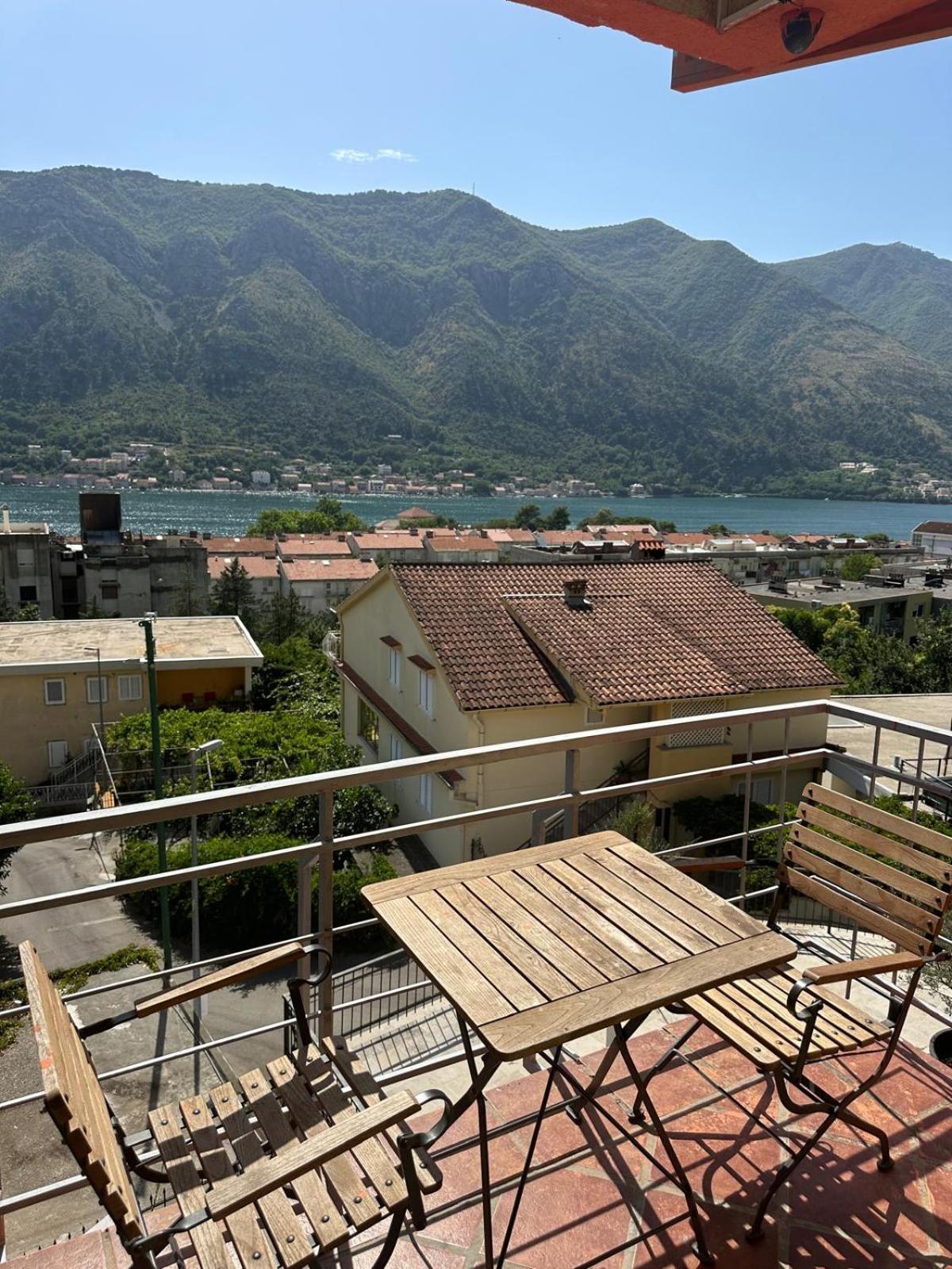 Themis Apart Hotel Котор Екстериор снимка