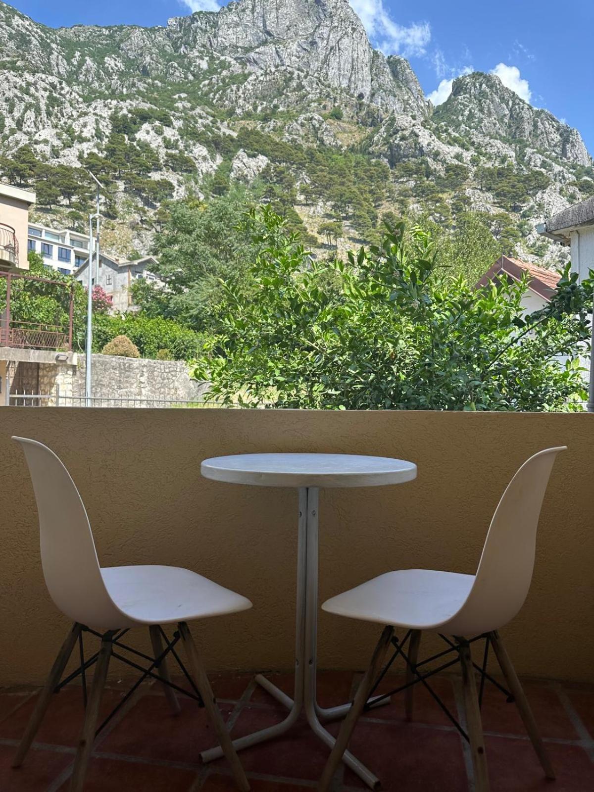 Themis Apart Hotel Котор Екстериор снимка