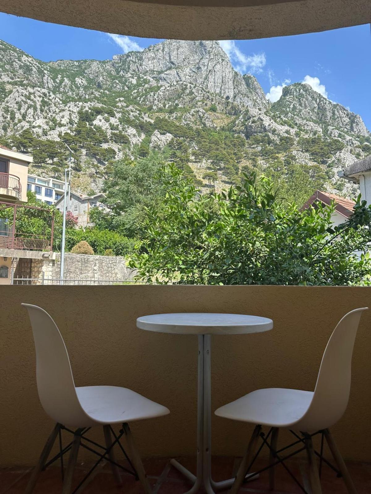 Themis Apart Hotel Котор Екстериор снимка