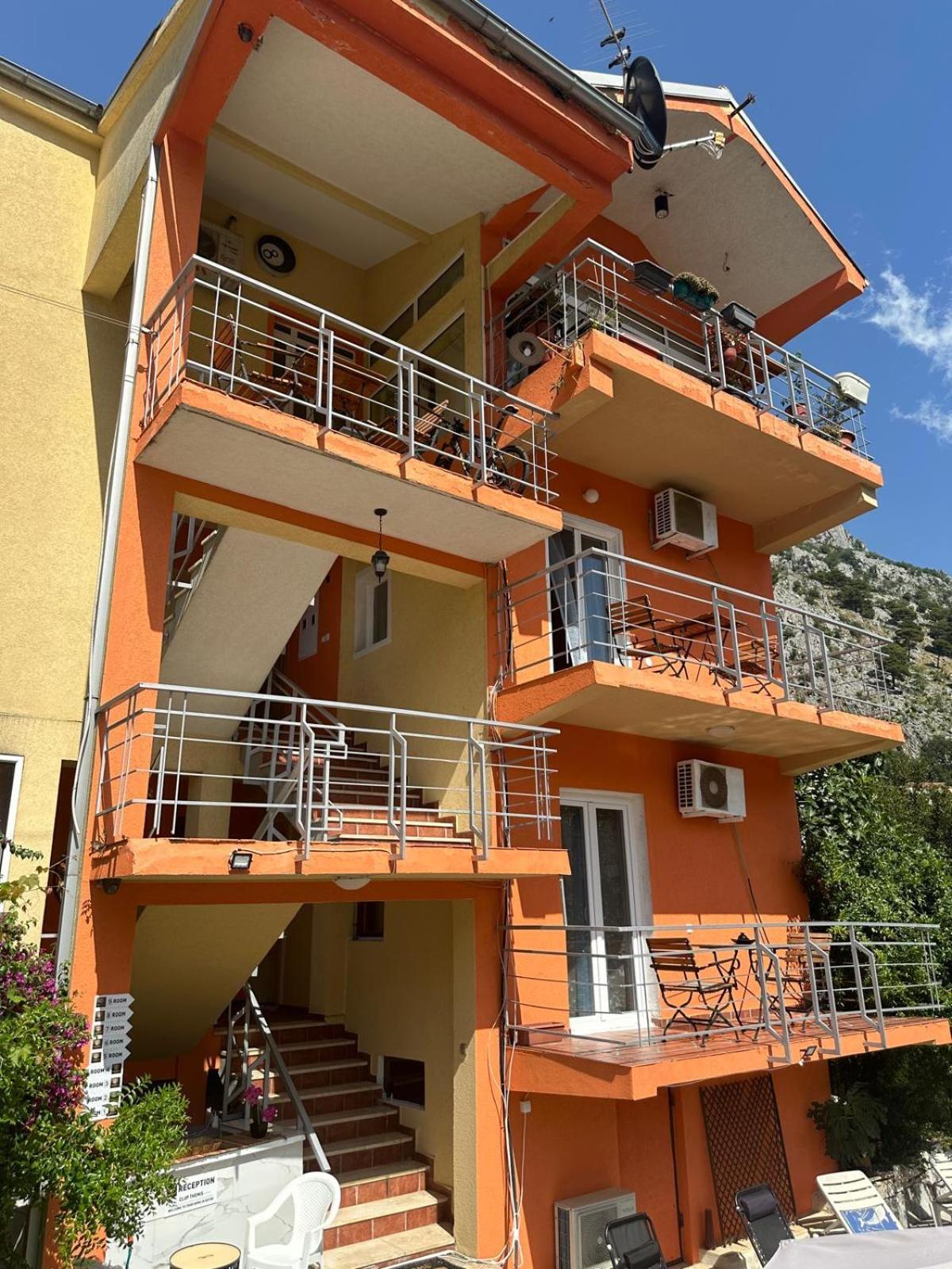 Themis Apart Hotel Котор Екстериор снимка