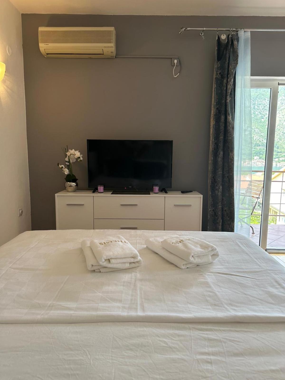 Themis Apart Hotel Котор Екстериор снимка