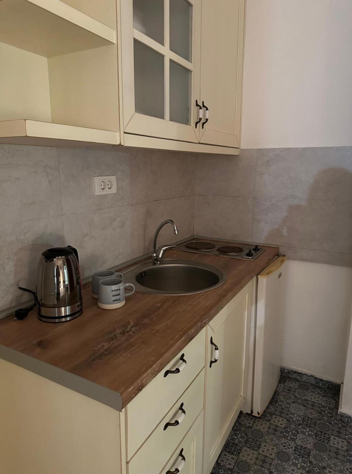 Themis Apart Hotel Котор Екстериор снимка