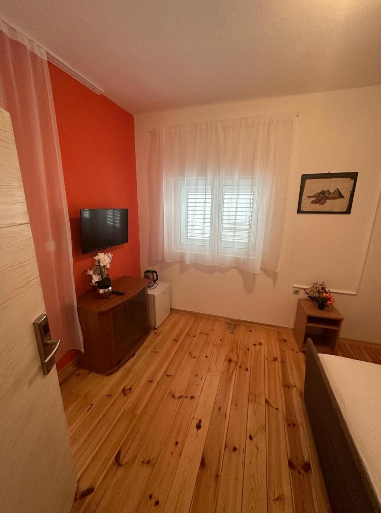 Themis Apart Hotel Котор Екстериор снимка