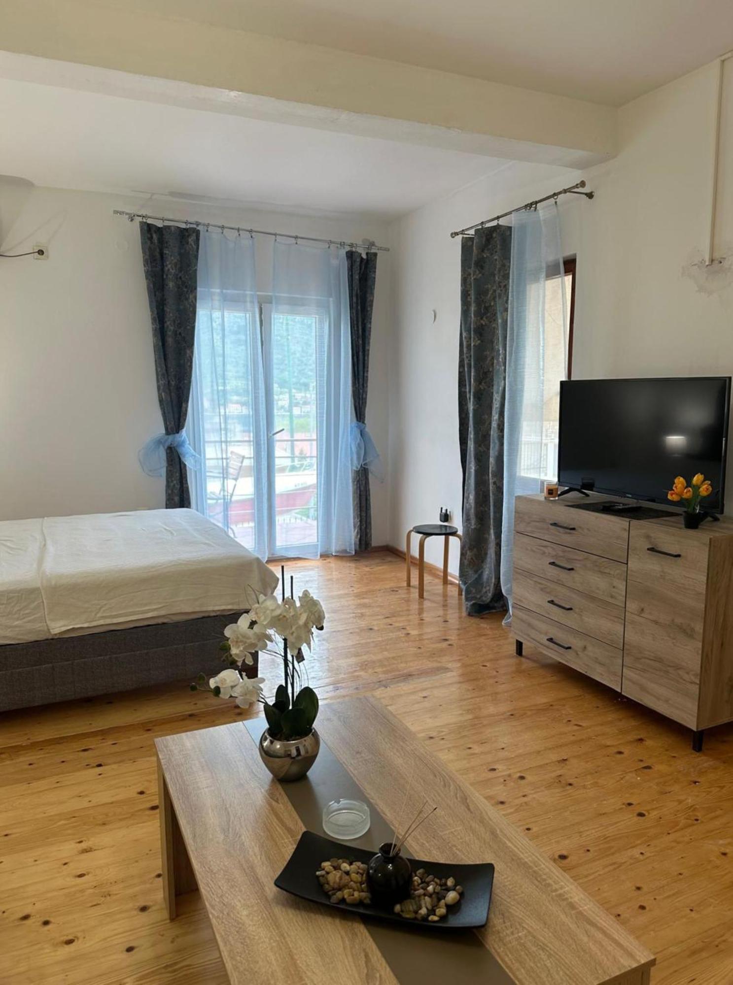 Themis Apart Hotel Котор Екстериор снимка