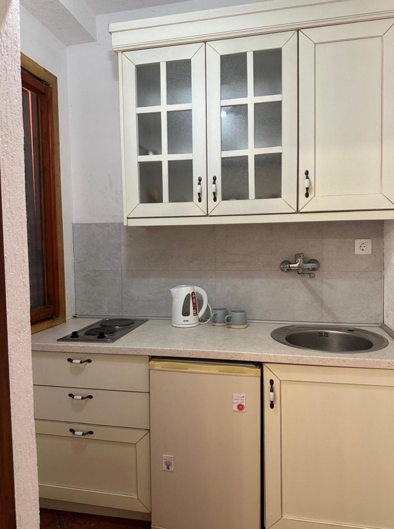 Themis Apart Hotel Котор Екстериор снимка